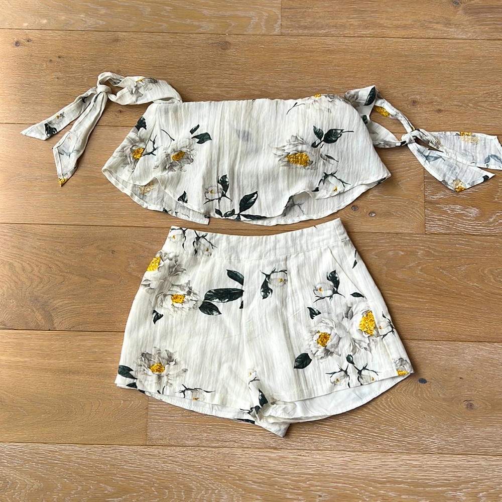 Summer set. Shorts and crop top set. Small